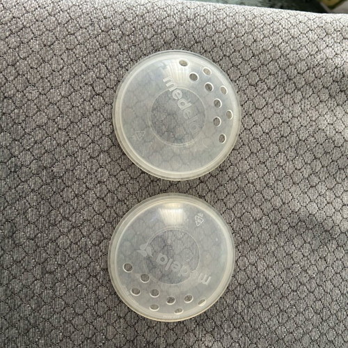 Breastfeeding set with milk storage bags and 2 flanges like new