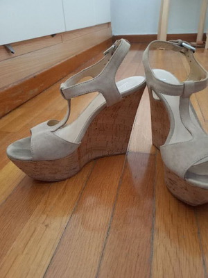 Πλατφόρμες μπεζ νούμερο 38 μεταχειρισμένες, τακούνι 12 εκατοστά