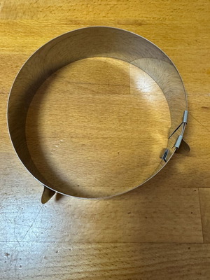 Set of 2 adjustable stainless steel cake rings used
