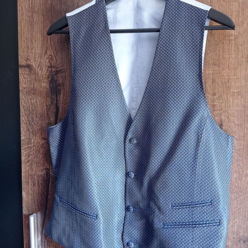 Suit set with vest and bow tie like new, gray