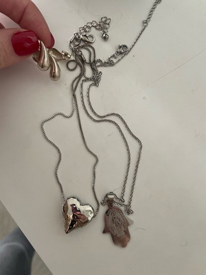Jewelry set used with 2 necklaces and earrings