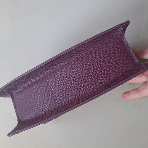 Valtiva clutch shoulder bag like new, burgundy saffiano texture