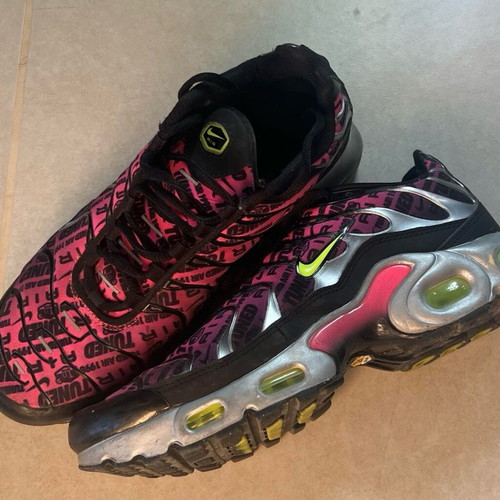 Nike athletic shoes like new, size 38, black and pink