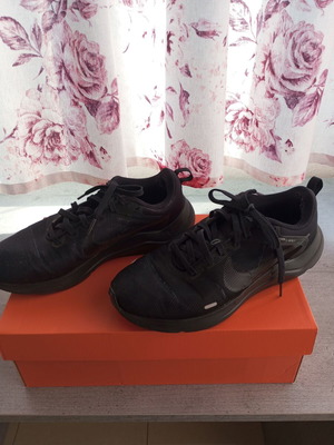 Nike Downshifter 12 black running shoes, size 39
