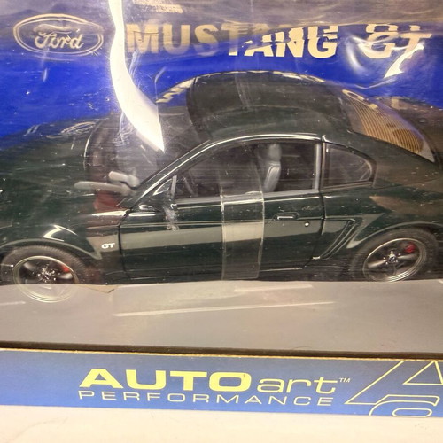 Autoart 1/18 Ford Mustang Bullitt GT 2001 model car