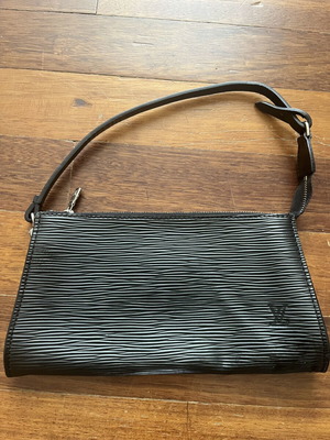 Black wristlet bag like new