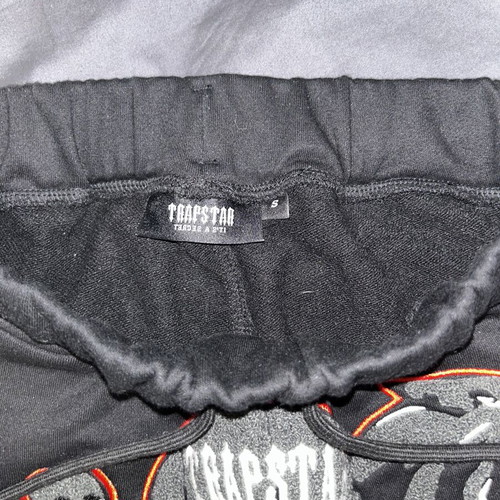 Trapstar men's black bermuda shorts size S like new