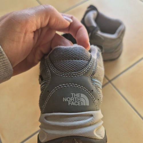 The North Face kids boot like new, gray, sizes 33-36