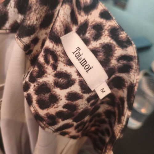 Toi&Moi leopard print pants like new, lightweight and soft fabric