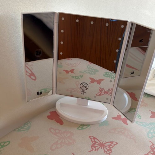 Cien triple makeup table mirror with LED light like new, white