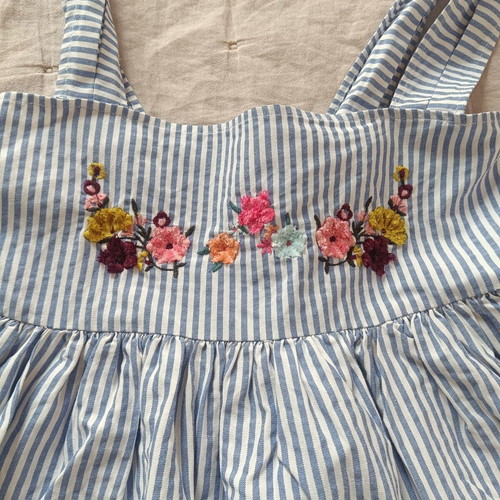 Zara embroidered t-shirt like new, colorful, size S