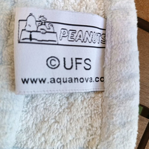 Aquanova Peanuts Snoopy bath towel 100x160 like new