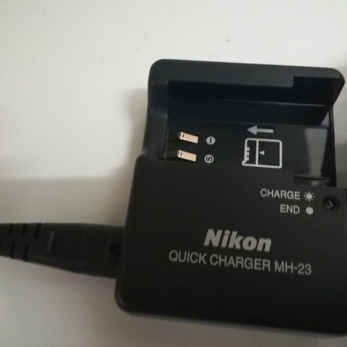 Φορτιστές και αντάπτορες Nikon μεταχειρισμένα
