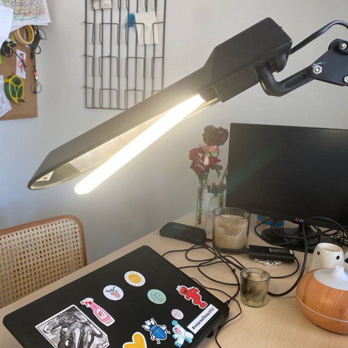 Black screw-on desk lamp used, industrial design