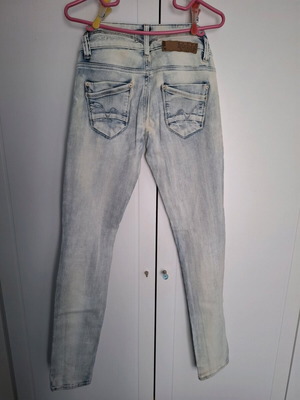 Zara skinny jeans like new with distressed effect and knee rip, size S
