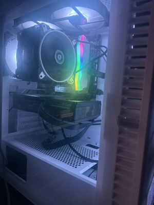 Gaming PC Ryzen 5 7600X RX 9060 XT 16GB like new