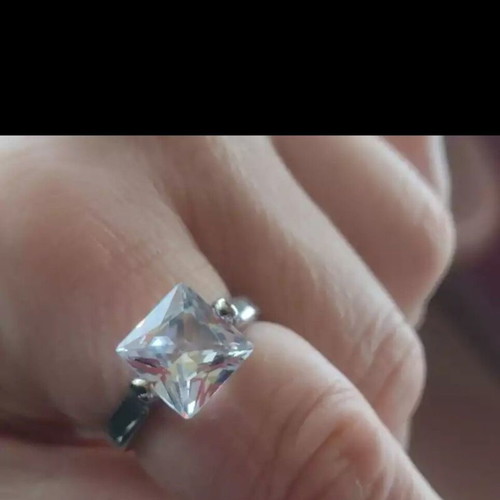 Eli Ring new with large faceted white diamond