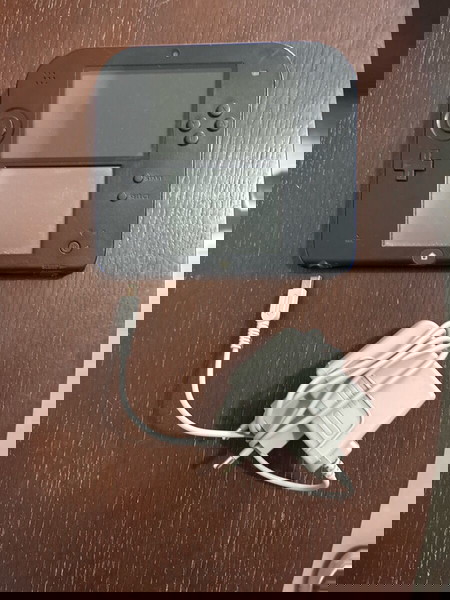 Nitendo 2DS + New charger