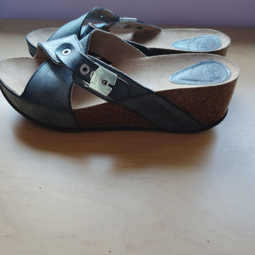 Scholl women's slippers natural leather size 41 like new