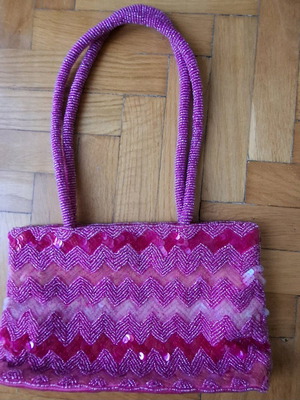 Τσάντα ώμου ροζ με παγιέτες και χάντρες σαν καινούργια