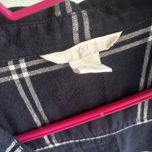 H&M shirt like new, warm and long, size M, white and blue
