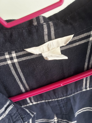 H&M shirt like new, warm and long, size M, white and blue