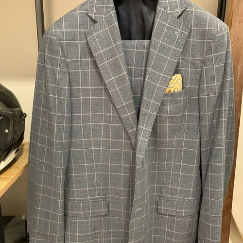 Gutteridge men's suit like new, jacket 54, trousers 52, blue