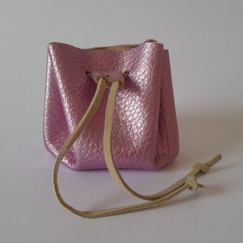Handmade leather dice pouch new, pink metallic