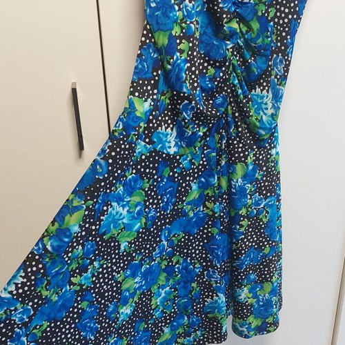 Women's summer dress L/XL like new, black and blue, padded bust