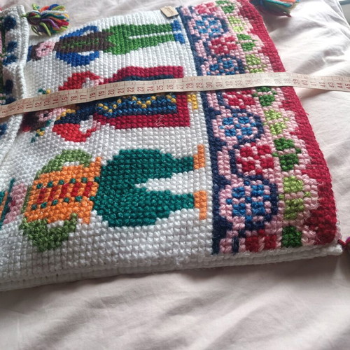 Handmade shoulder bag like new with embroidery and colorful wallet