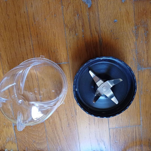 Magic Bullet MB1001B blender used 200W with extra accessories
