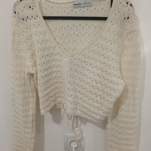 Bershka perforated top like new, size 40, white