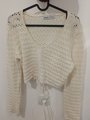 Bershka perforated top like new, size 40, white