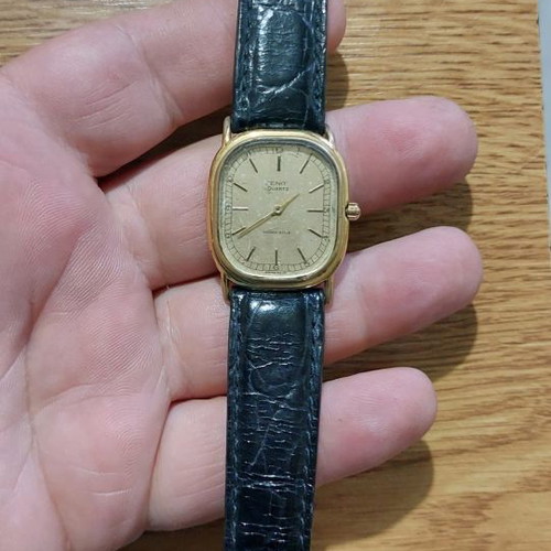 Zenit Vintage Cosmopolitan watch functional with battery in good condition