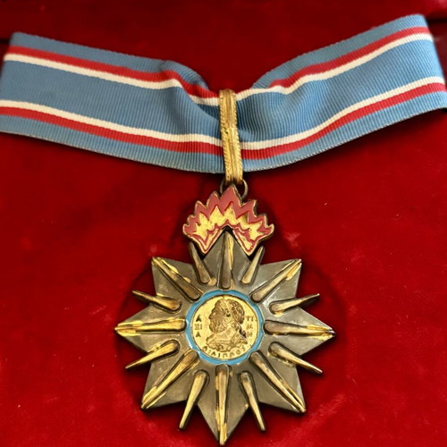 Medal of Valor and Honor Fire Service Greece like new in luxury case