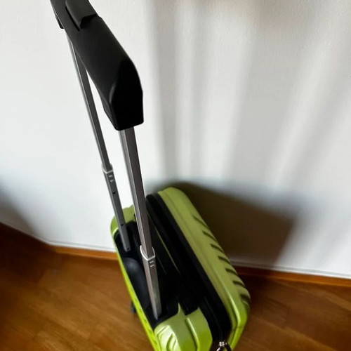 Cabin suitcase green like new with 4 wheels