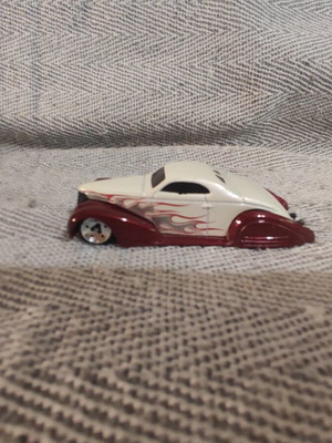 Hot Wheels SwoopCoupe toy car used, 2003, 8cm