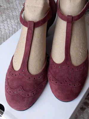 T-bar pumps Vazelos Donna like new, burgundy