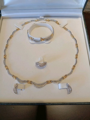 Fa Cad'oro jewelry set like new, gold and white gold with zircon stones