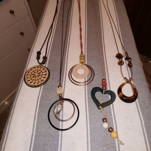 Necklaces with cord like new, pack of 5 pieces