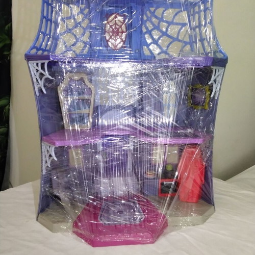 Vampirina Scare B&B Dollhouse used, missing pieces