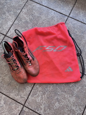 Adidas Elite F50 football shoes used with original neon pink carry bag