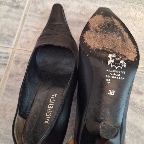 Black leather pointed pumps, size 36, 6cm heel
