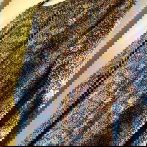 Φόρεμα σατέν με όμορφα σχέδια σαν καινούργιο