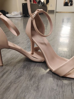 Beige sandals made of faux leather like new, size 37, 9cm heel