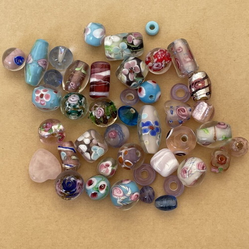 Glass beads pack, assorted sizes and colors