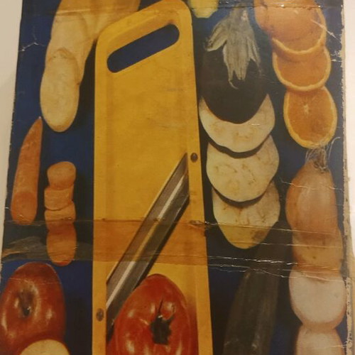 Vegetable slicer like new, 3 pieces with different designs
