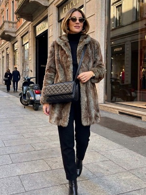 Women's coat medium with natural fur like new, beige