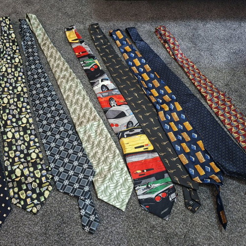Branded men's ties like new, pack of 13 pieces