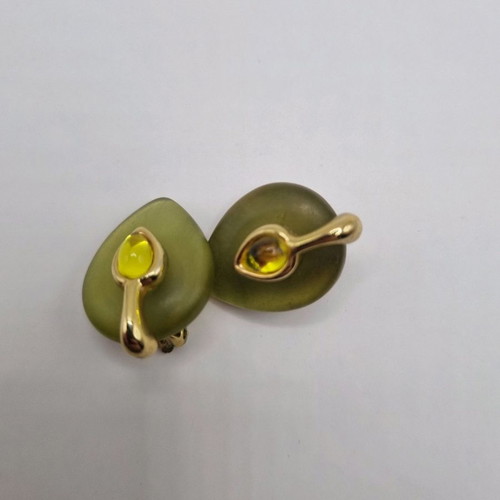 Vintage earrings with clip used